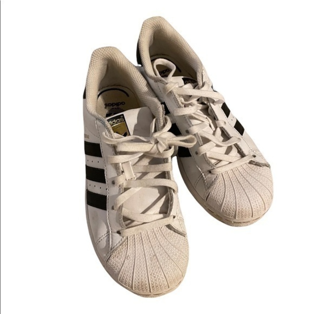 Adidas Super Star White Sneakers Women 5.0 (kids 3.0)
Condition 8/10 no flaws